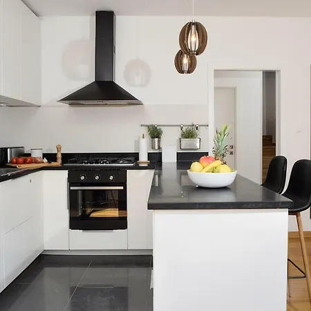 Divine View Apartment *